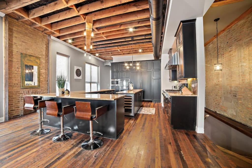 Chicago Mid-Century Gem Steps From United Center Villa Buitenkant foto