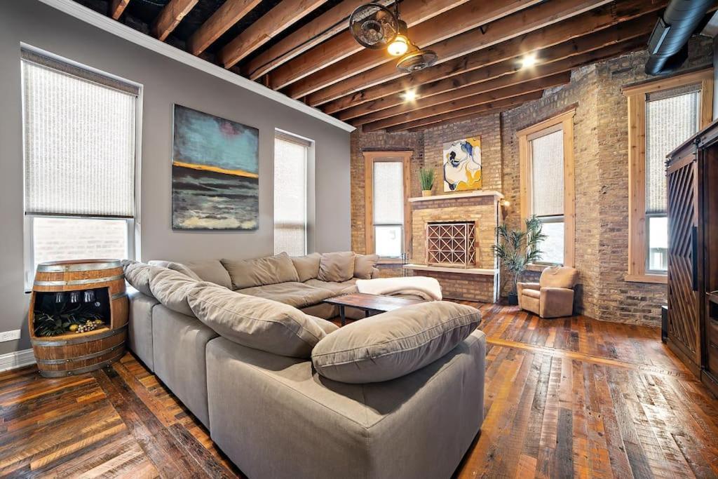 Chicago Mid-Century Gem Steps From United Center Villa Buitenkant foto