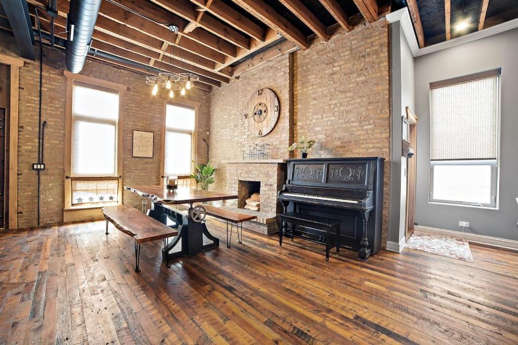 Chicago Mid-Century Gem Steps From United Center Villa Buitenkant foto
