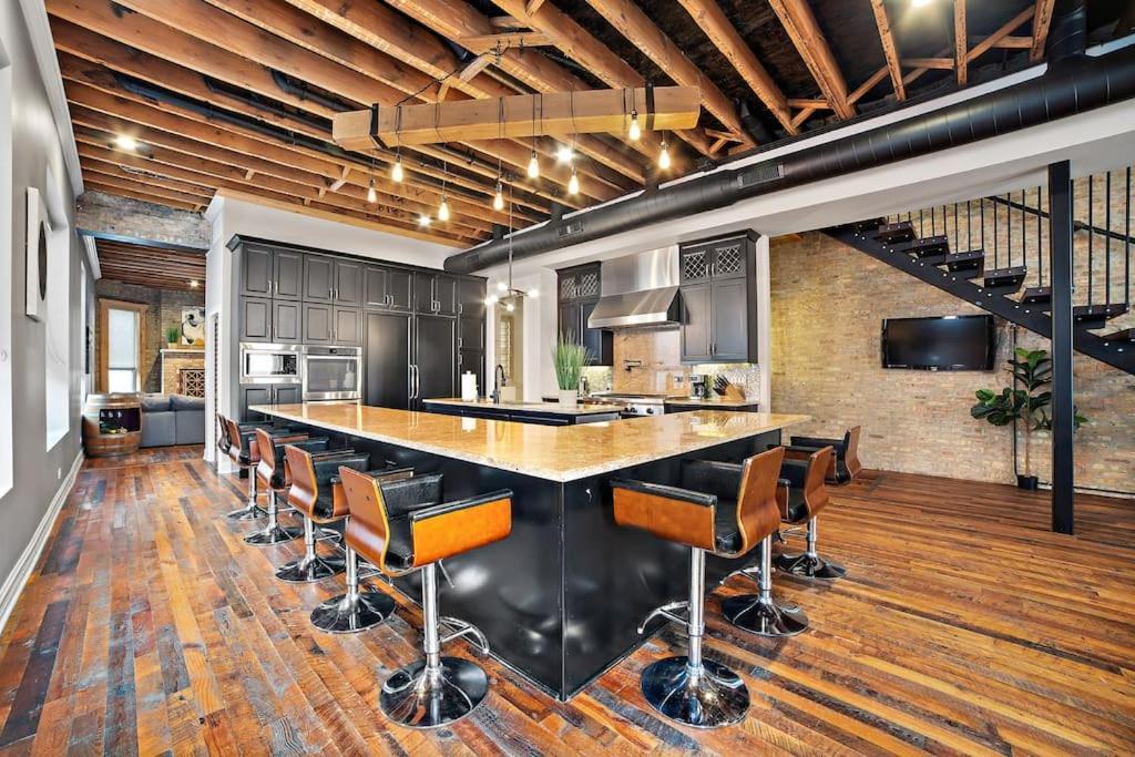 Chicago Mid-Century Gem Steps From United Center Villa Buitenkant foto