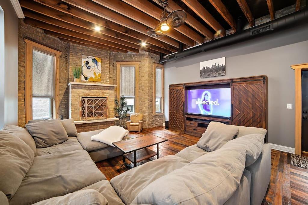 Chicago Mid-Century Gem Steps From United Center Villa Buitenkant foto