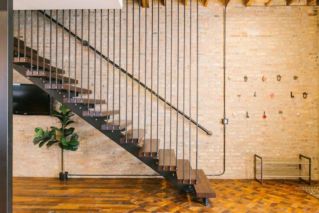 Chicago Mid-Century Gem Steps From United Center Villa Buitenkant foto